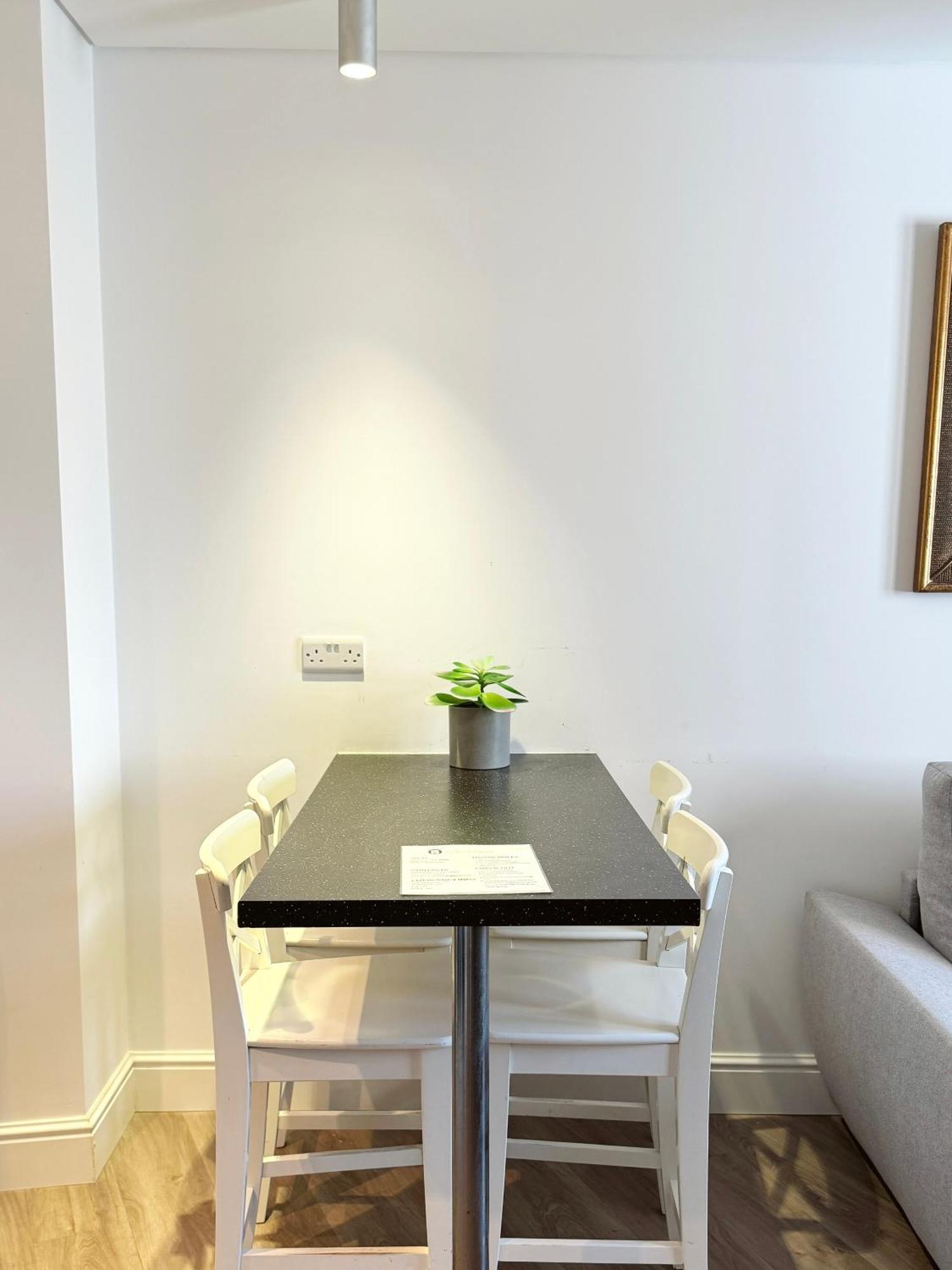 Deluxe City Centre Two Bedroom - Grand Central House Gibraltar Exterior photo