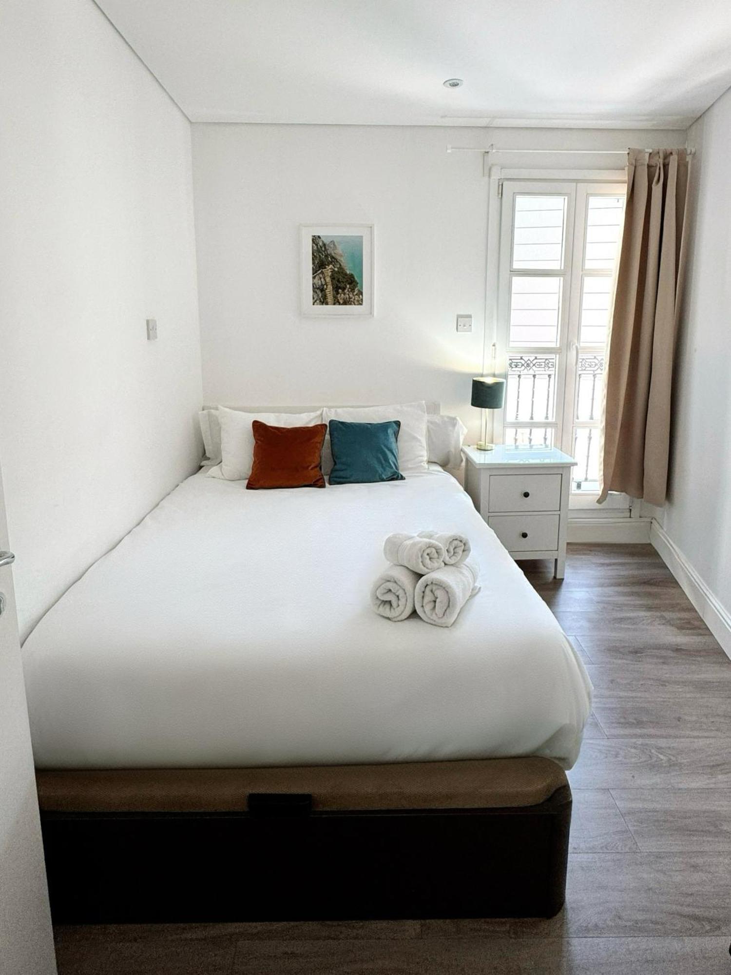 Deluxe City Centre Two Bedroom - Grand Central House Gibraltar Exterior photo